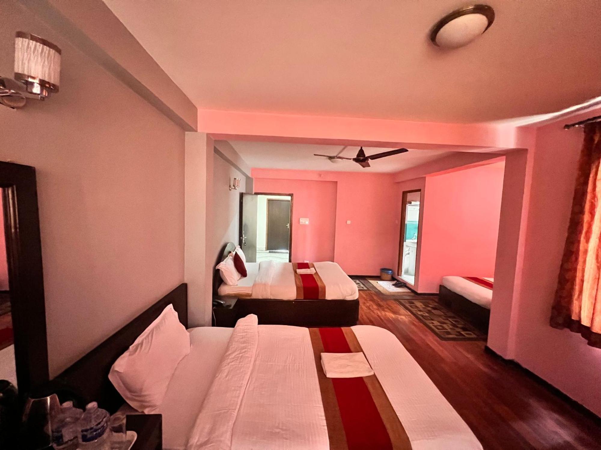 Hotel Family Home Catmandu Exterior foto